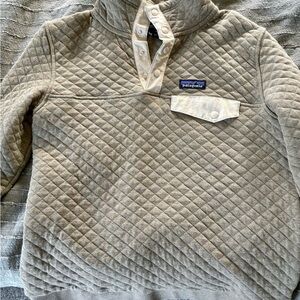 Women’s Patagonia Organic Cotton Quilted Pullover in Gray and Cream